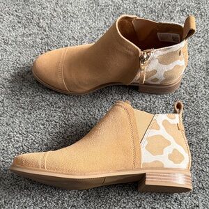 TOMS ankle boots tan cow print